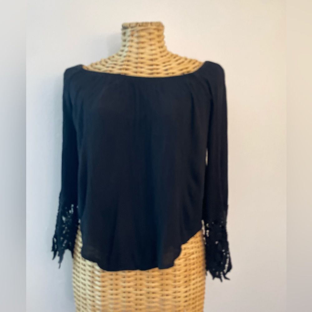 Women’s Ambiance, black off should cropped blouse with lace bell sleeve